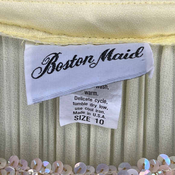 Timeless Elegance: Boston Maid Polyester Dress - Picture 3 of 6
